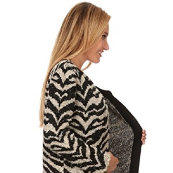 Warm and Fuzzy Thick Cardigan Overcoat in Animal - Picture 4 of 8